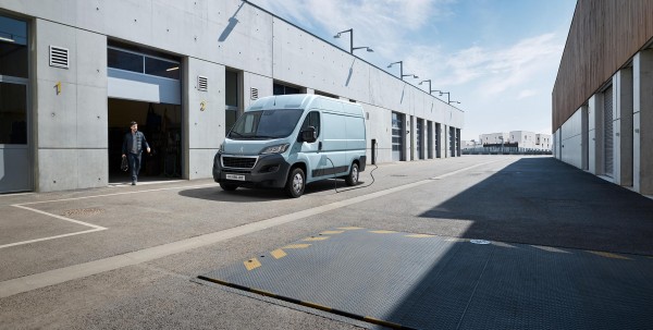 Das E-Boxer-Leasing von PEUGEOT rollt an