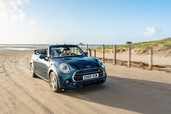 Leasen Sie das extrovertierte MINI Cabrio Sidewalk Edition